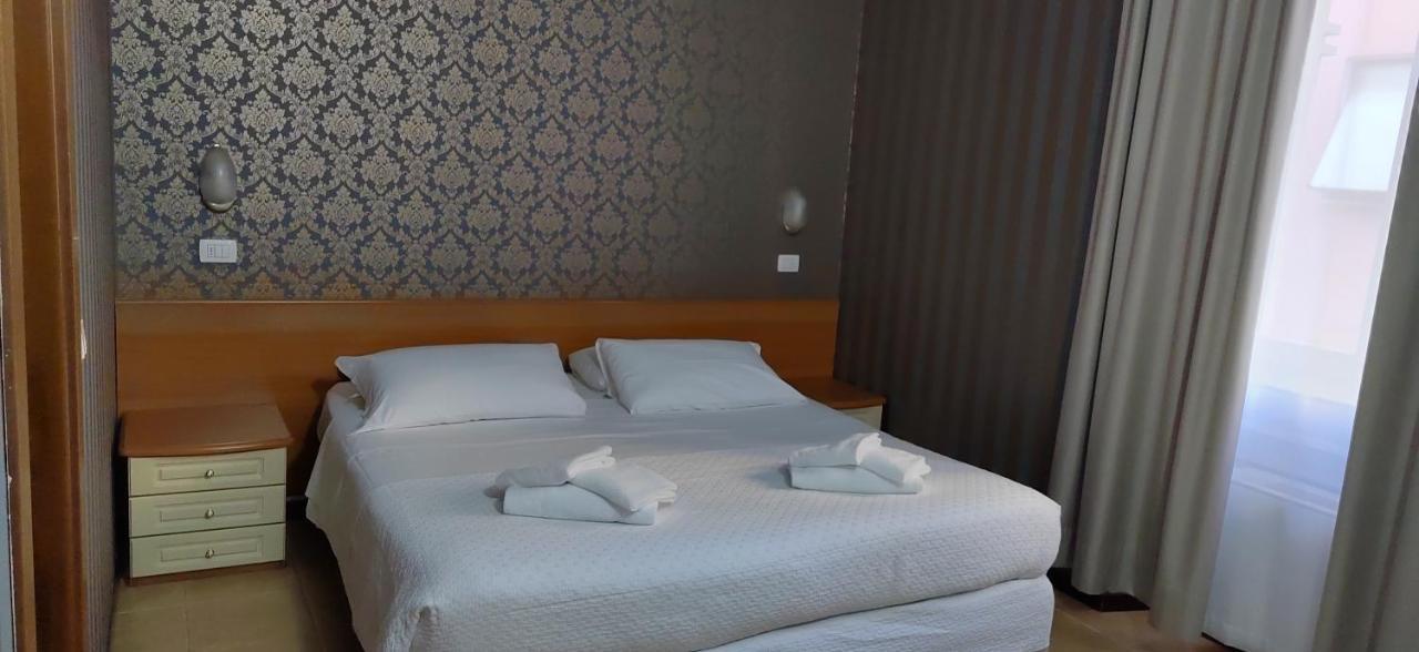 Hotel Nuovo Rondo Сесто Сан Джовани Екстериор снимка
