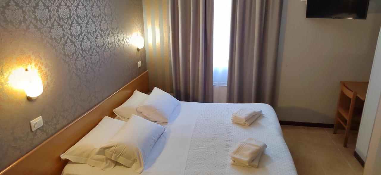 Hotel Nuovo Rondo Сесто Сан Джовани Екстериор снимка