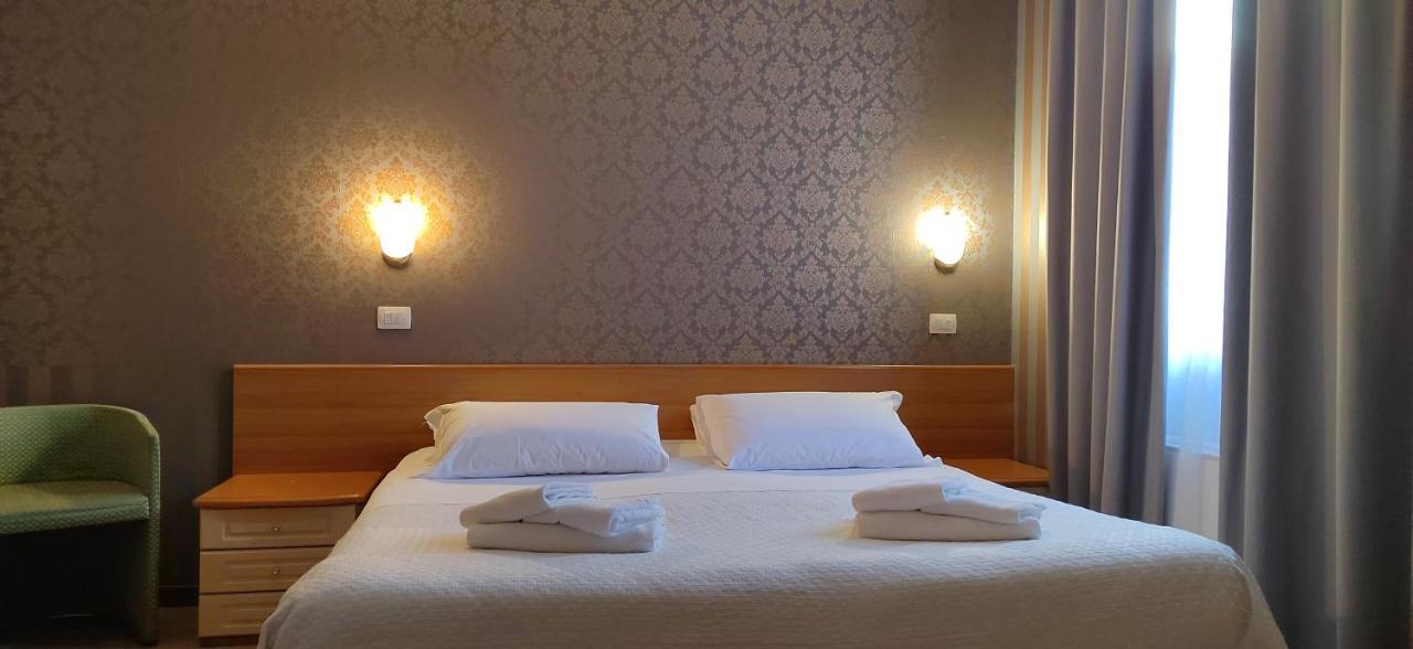 Hotel Nuovo Rondo Сесто Сан Джовани Екстериор снимка