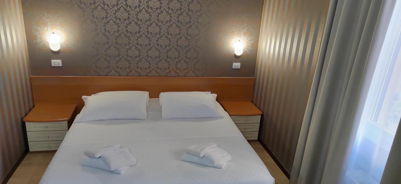 Hotel Nuovo Rondo Сесто Сан Джовани Екстериор снимка