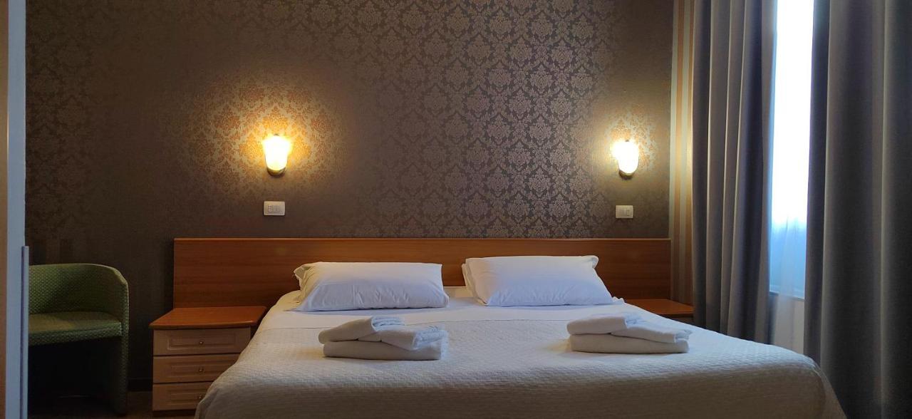 Hotel Nuovo Rondo Сесто Сан Джовани Екстериор снимка