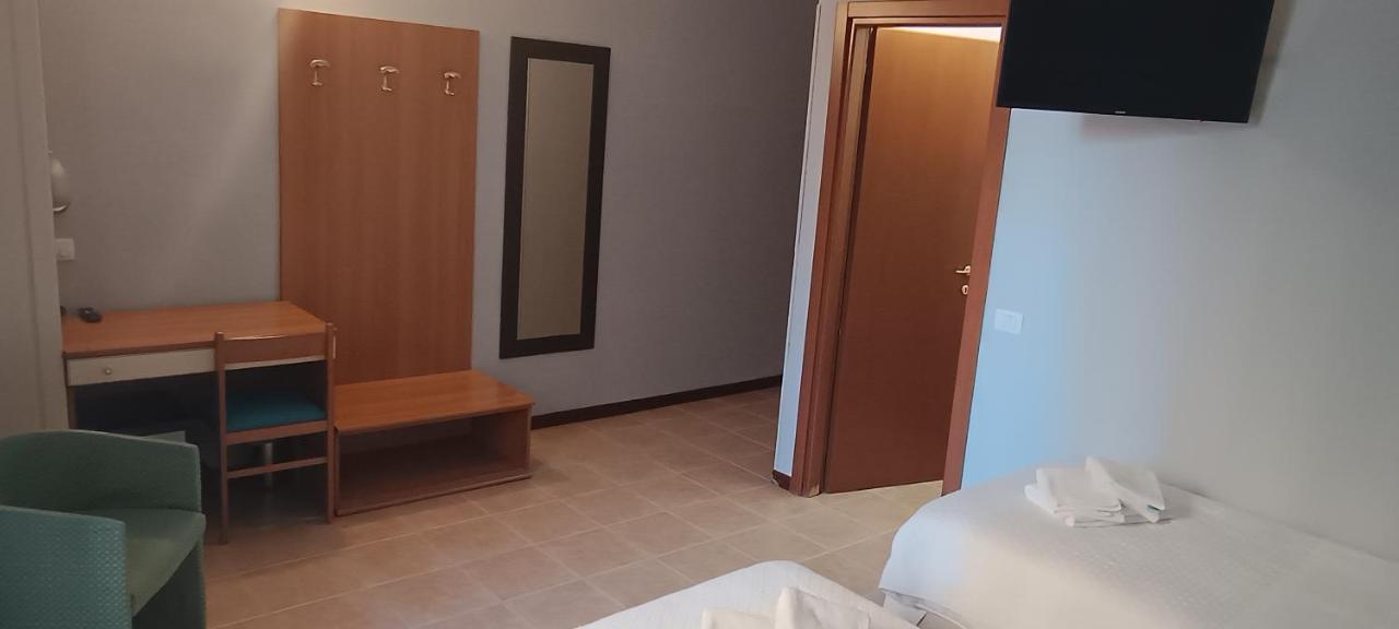 Hotel Nuovo Rondo Сесто Сан Джовани Екстериор снимка