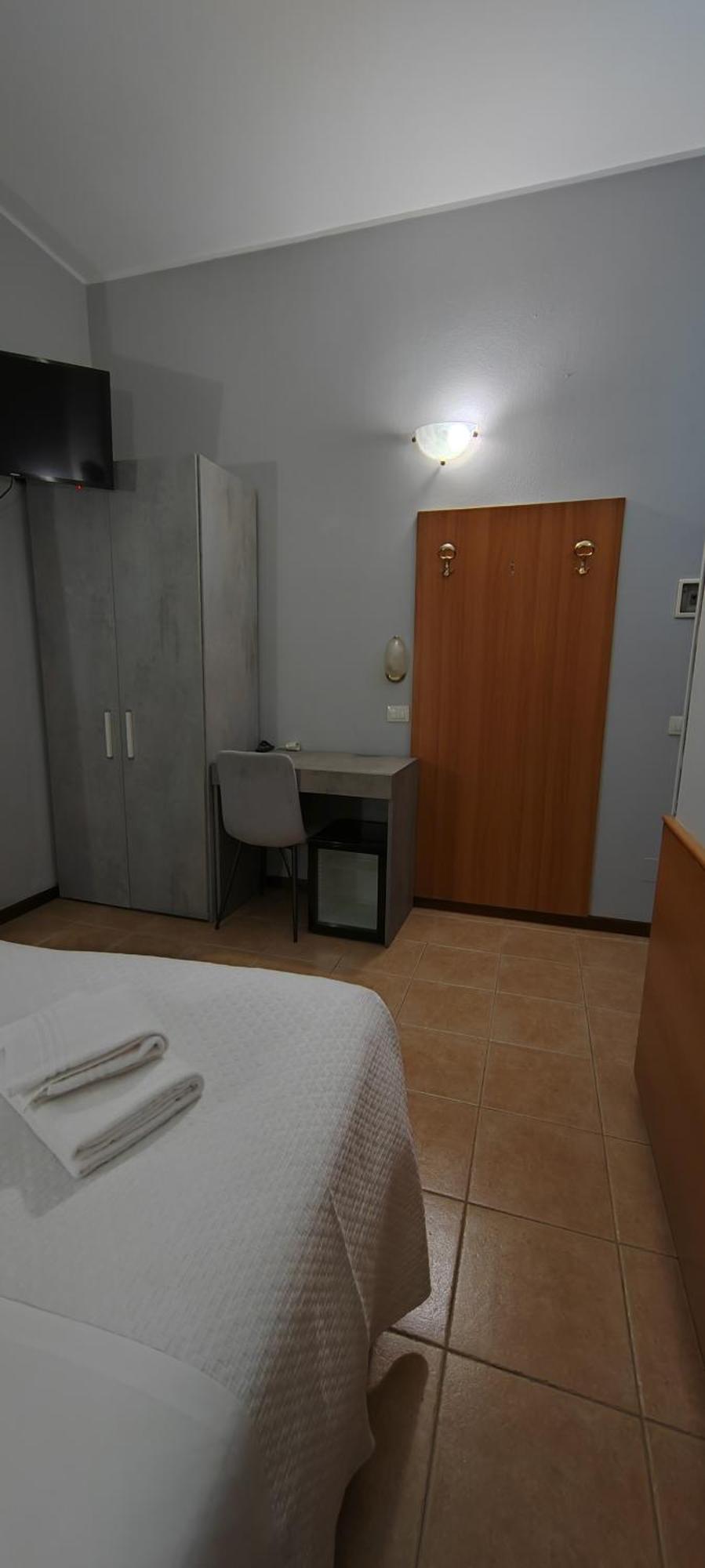 Hotel Nuovo Rondo Сесто Сан Джовани Екстериор снимка