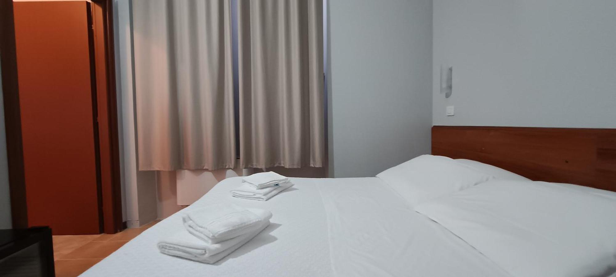 Hotel Nuovo Rondo Сесто Сан Джовани Стая снимка