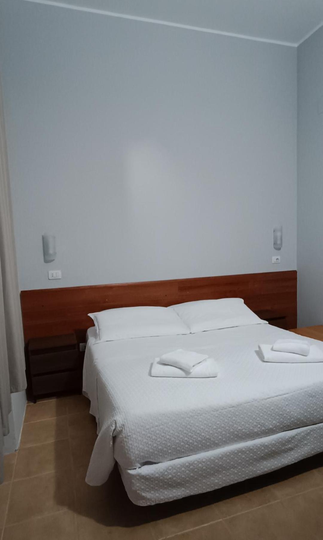 Hotel Nuovo Rondo Сесто Сан Джовани Стая снимка